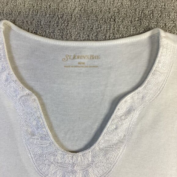 St‎ Johns Bay White Embroidered Neck V-Neck Top M Medium Short Sleeve Casual - Picture 3 of 4
